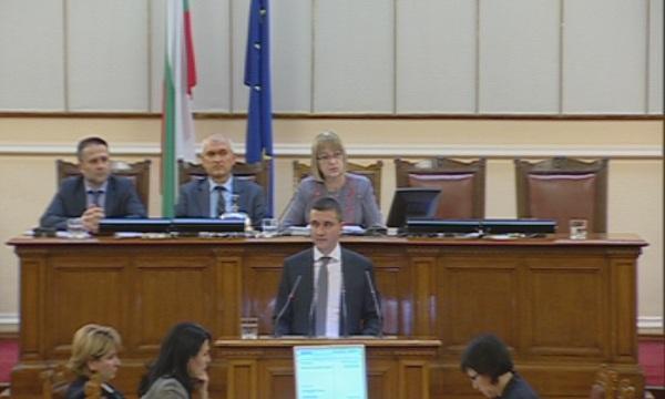 Парламентът прие спорните промени в пенсионното осигуряване, предложени от ГЕРБ (ОБЗОР)