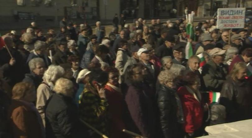 bulgarina pensioners protest outside parliament