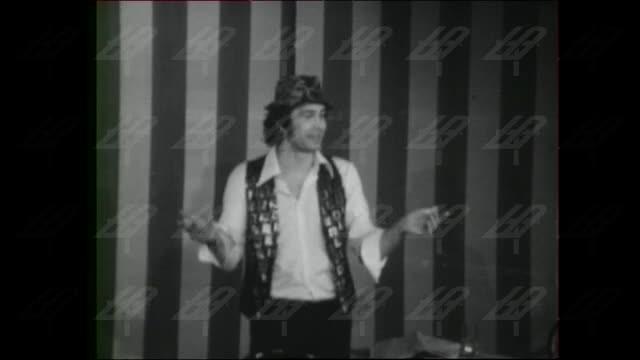 Стефан Данаилов на камерна сцена в „Сизве Банзи е мъртъв”, 1977 година