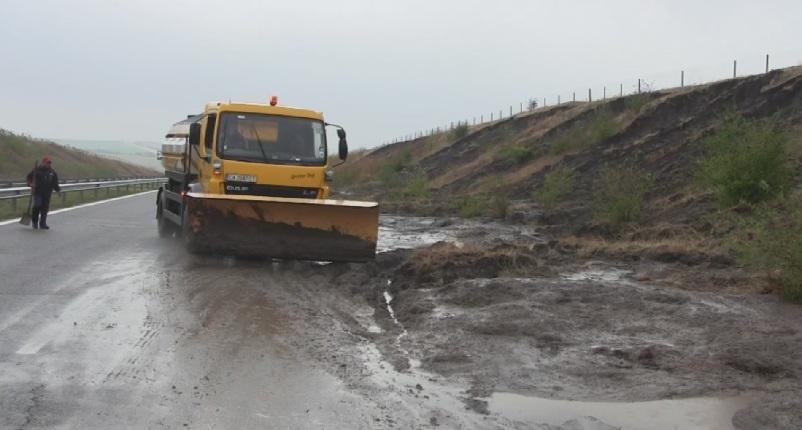 landslide disrupts traffic trakia motorway near yambol