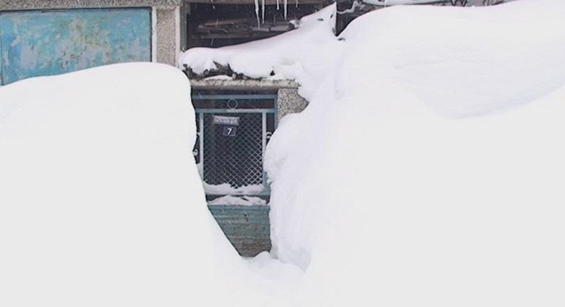 residents targovishte region dig burrows snow get their homes