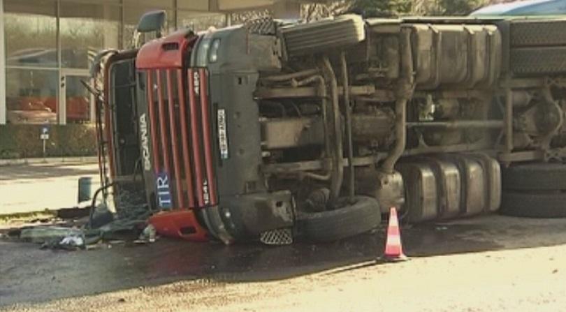 overturned lorry near danube bridge border crossing