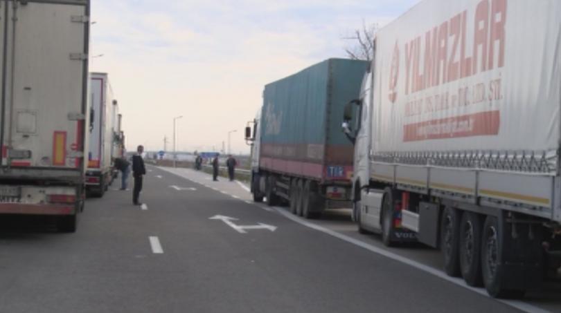 bulgarian tir lorries blocked turkish border due unpaid charges