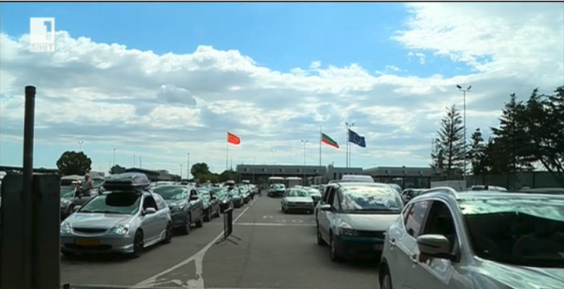 heavy traffic long queues border crossings romania turkey