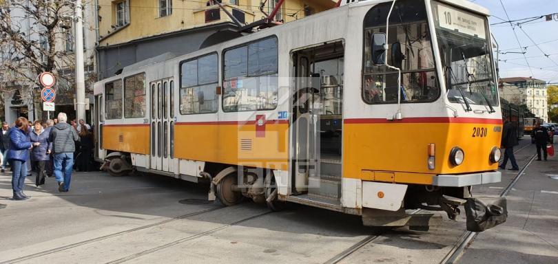 Tram derailment in Sofia injures a woman