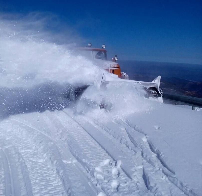 Clearing drifted snow from Troyan pass began