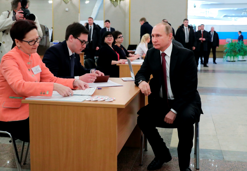 Владимир Путин побеждава на президентските избори в Русия