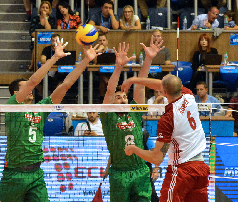 България загуби от световния шампион Полша