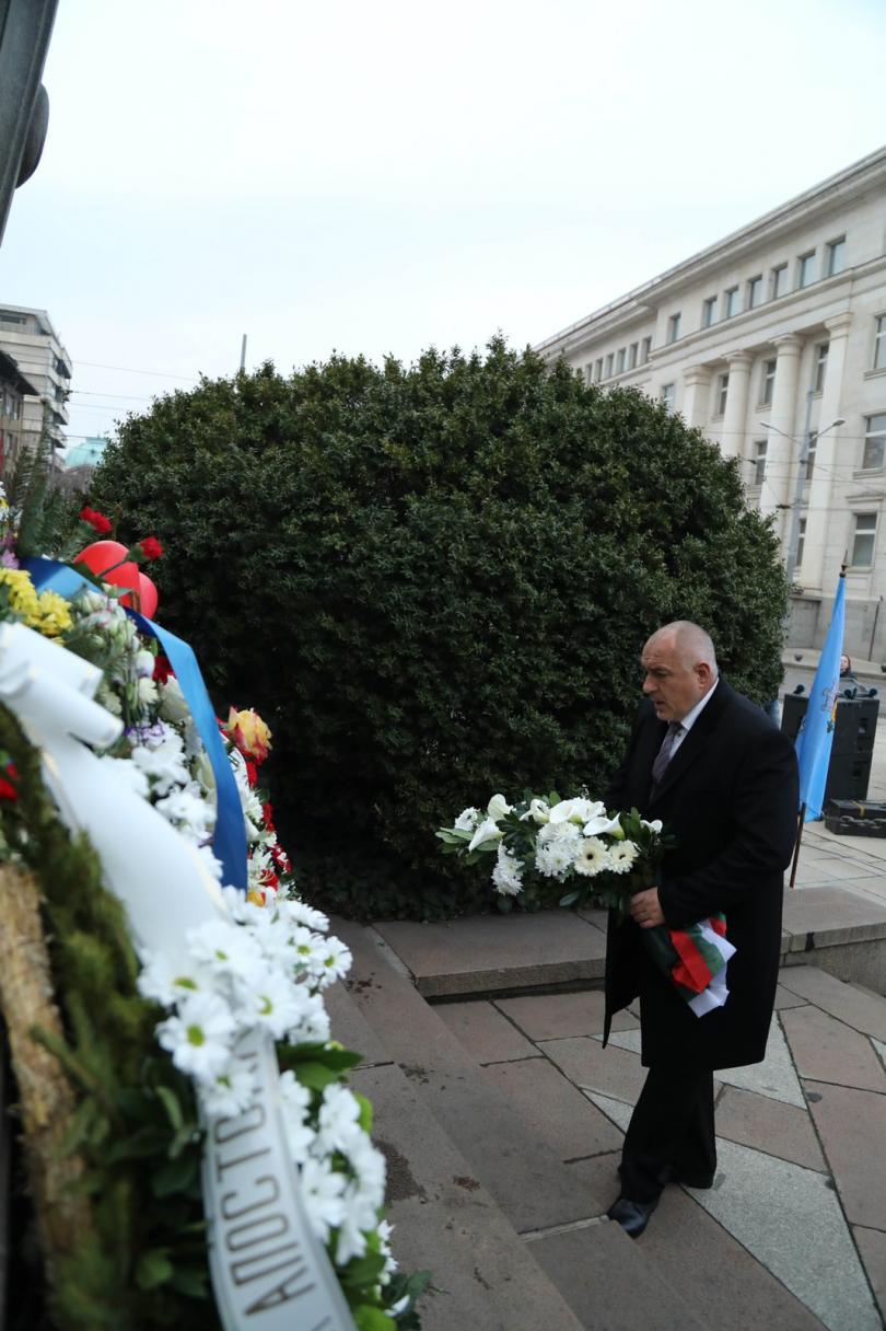 Bulgaria’s PM laid flowers to monument to national hero Vassil Levski
