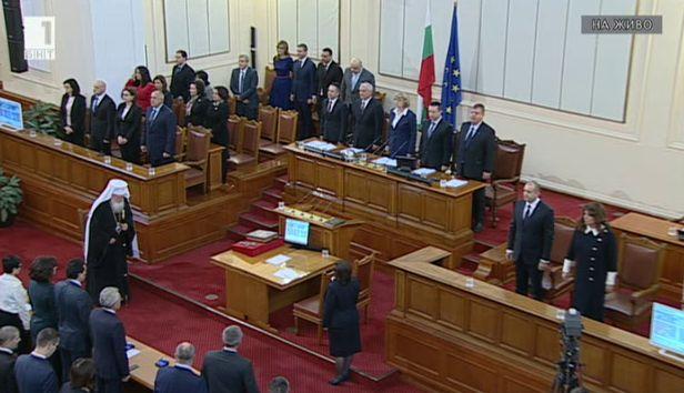 Румен Радев и Илияна Йотова полагат клетва пред Народното събрание (на живо)