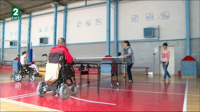 Състезание по тенис на маса за хора с увреждания