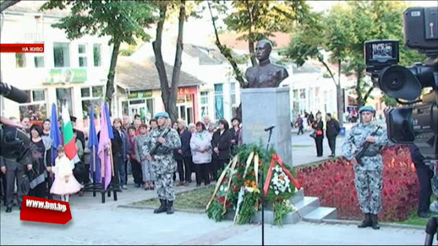 Възстановеният паметник на цар Борис III в Попово и големите маневри от 1937 г.