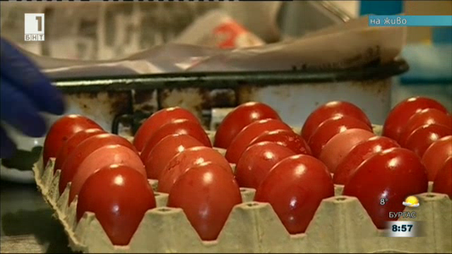 Боядисват 2000 яйца в Бачковския манастир