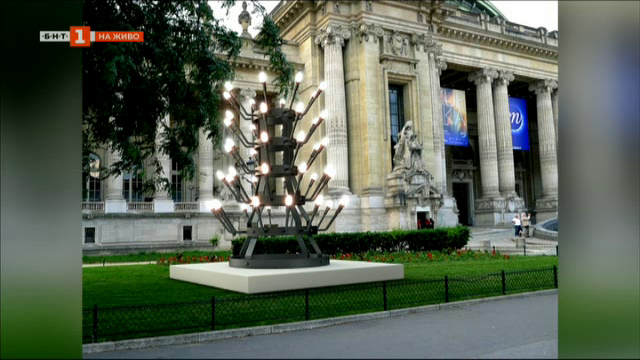 Скулптура на Стефан Николаев пред Гран Пале
