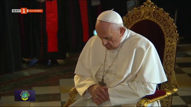 Тиха молитва на папа Франциск в патриаршеската катедрала Св. Александър Невски