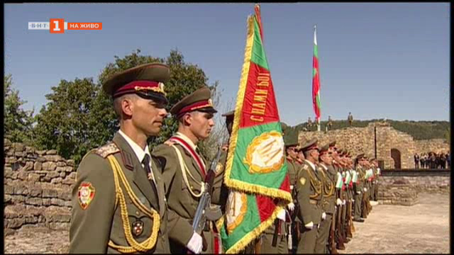 Издигане на Националния трибагреник по случай Деня на Независимостта