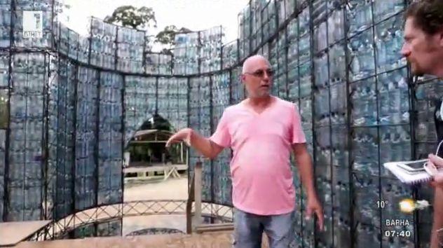 Робер Безо - човекът, който строи селище от пластмасови бутилки