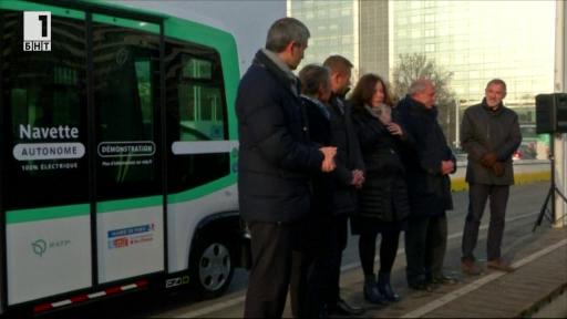 Автономен автобус по улиците на Париж